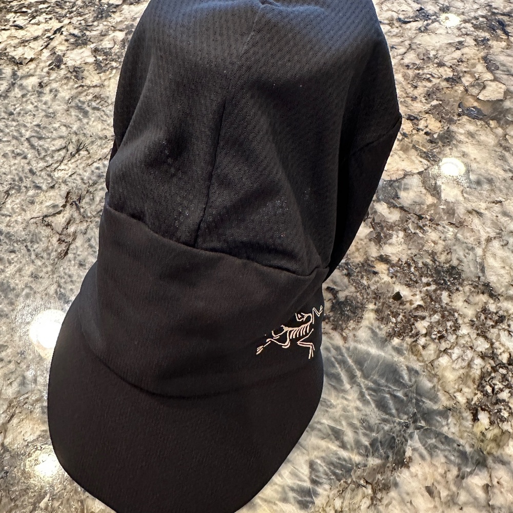 Arc'teryx Women's Active Black Hat - Large/Extra large (L/XL)